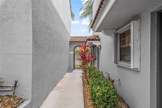 11625 NW 11Th St 11625, Pembroke Pines, FL 33026