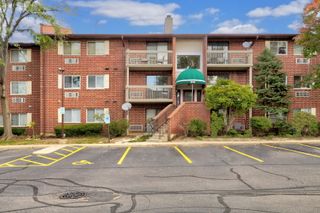 820 N Lakeside Drive 2D, Vernon Hills, IL 60061