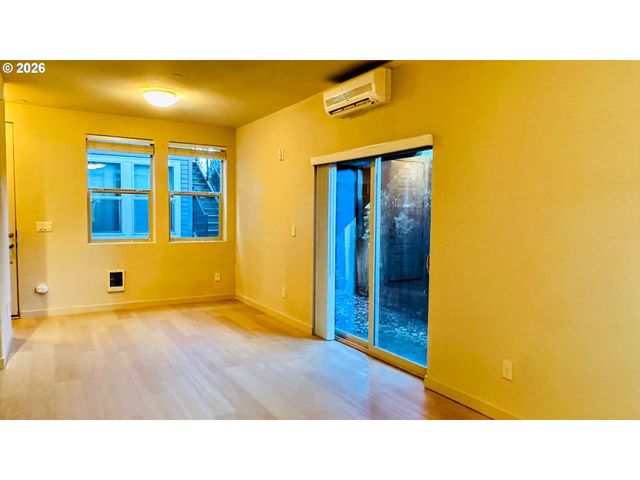 4315 Se DIVISION St C, Portland, OR 97206