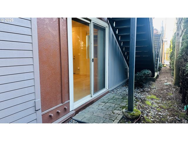 4315 Se DIVISION St C, Portland, OR 97206