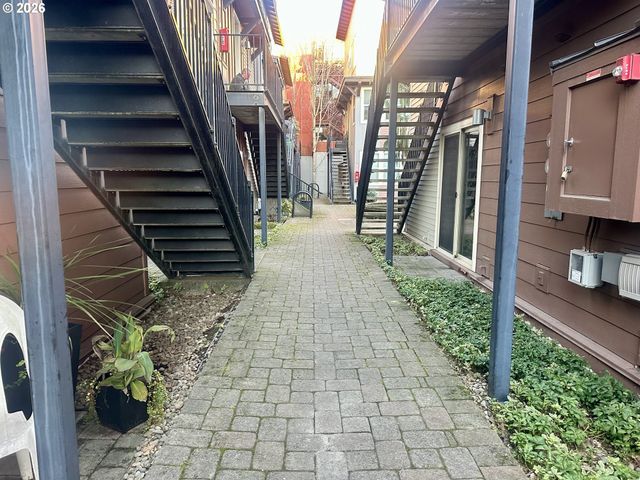 4315 Se DIVISION St C, Portland, OR 97206