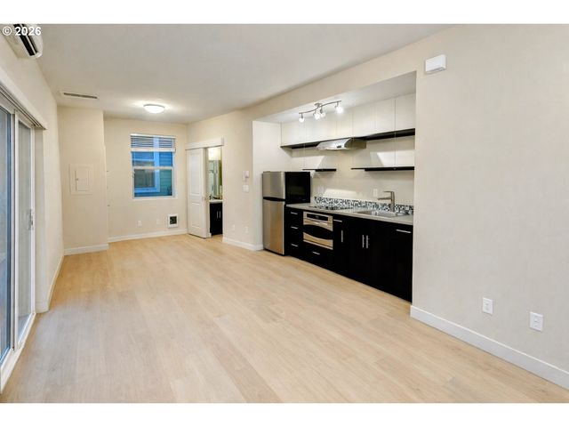 4315 Se DIVISION St C, Portland, OR 97206