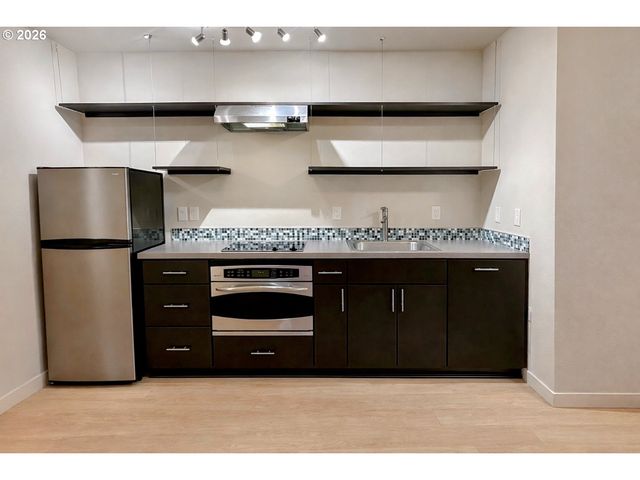 4315 Se DIVISION St C, Portland, OR 97206