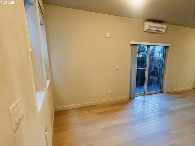 4315 Se DIVISION St C, Portland, OR 97206