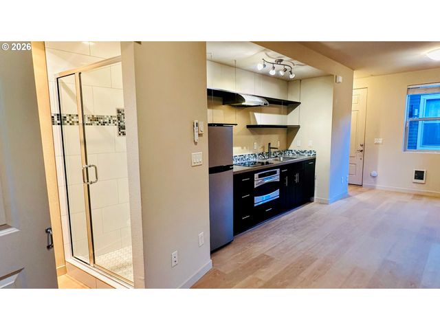 4315 Se DIVISION St C, Portland, OR 97206