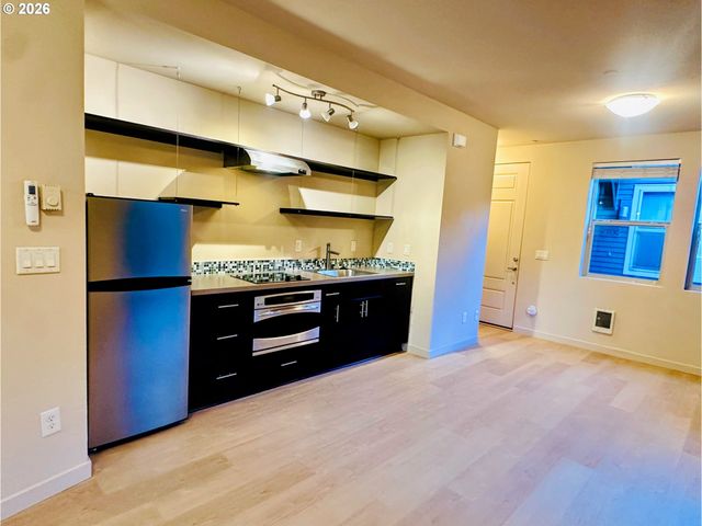 4315 Se DIVISION St C, Portland, OR 97206