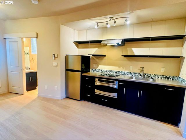 4315 Se DIVISION St C, Portland, OR 97206