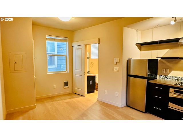 4315 Se DIVISION St C, Portland, OR 97206