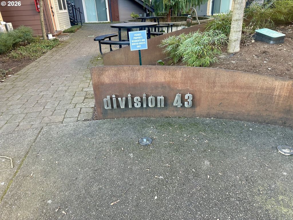 4315 Se DIVISION St C, Portland, OR 97206