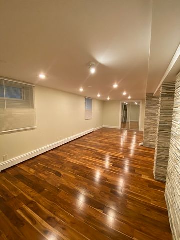 16 Crescent Ave. B, Boston, MA 02125