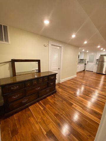 16 Crescent Ave. B, Boston, MA 02125