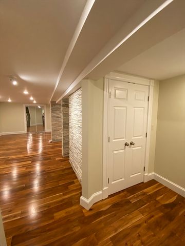 16 Crescent Ave. B, Boston, MA 02125