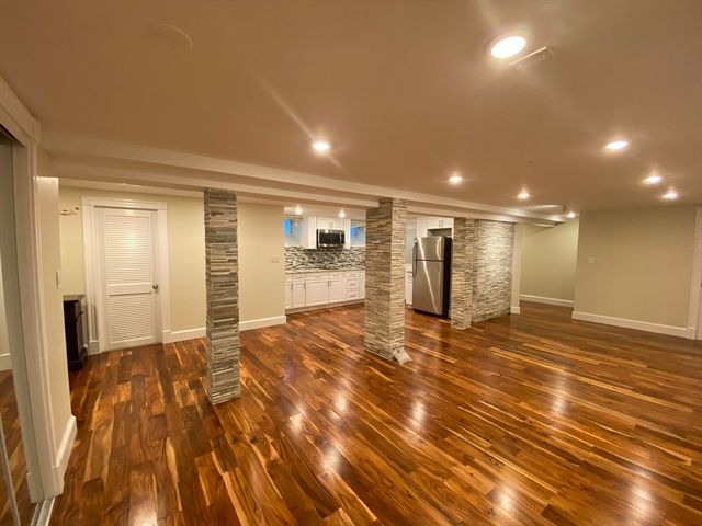 16 Crescent Ave. B, Boston, MA 02125