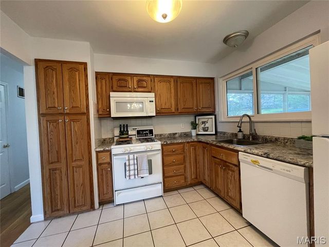 2543 Wesford Drive, Maryland Heights, MO 63043