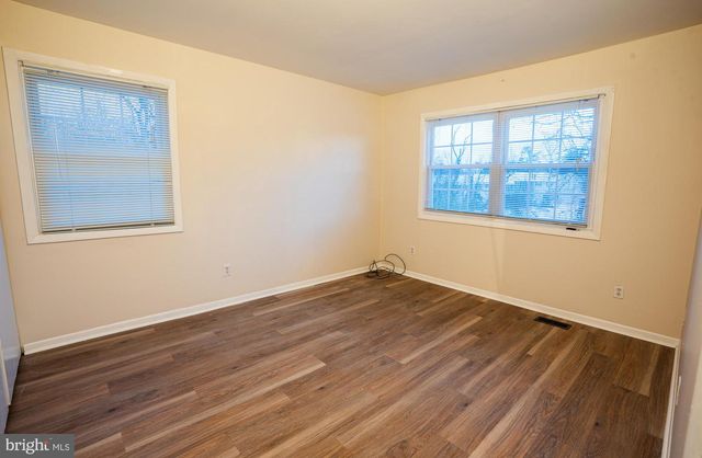 2000 WILDLIFE, Windsor Mill, MD 21244