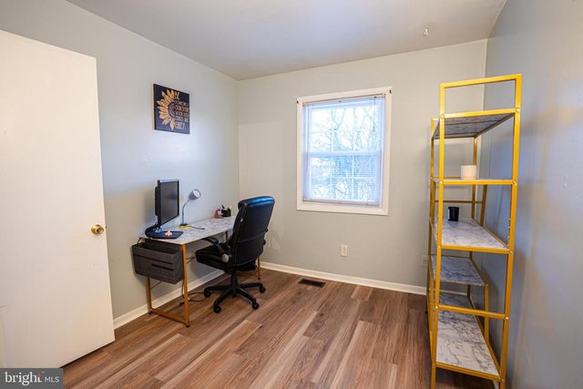 2000 WILDLIFE, Windsor Mill, MD 21244