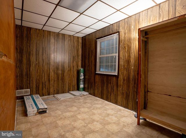 2000 WILDLIFE, Windsor Mill, MD 21244