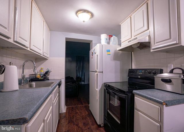 2000 WILDLIFE, Windsor Mill, MD 21244