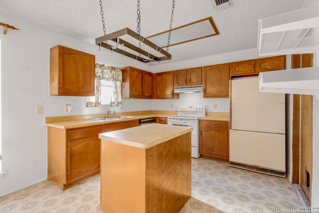 9446 Cliff Way, San Antonio, TX 78250