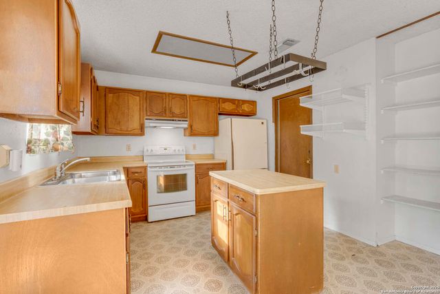 9446 Cliff Way, San Antonio, TX 78250