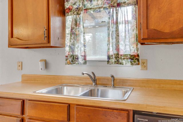 9446 Cliff Way, San Antonio, TX 78250