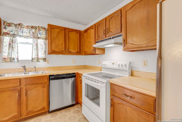 9446 Cliff Way, San Antonio, TX 78250