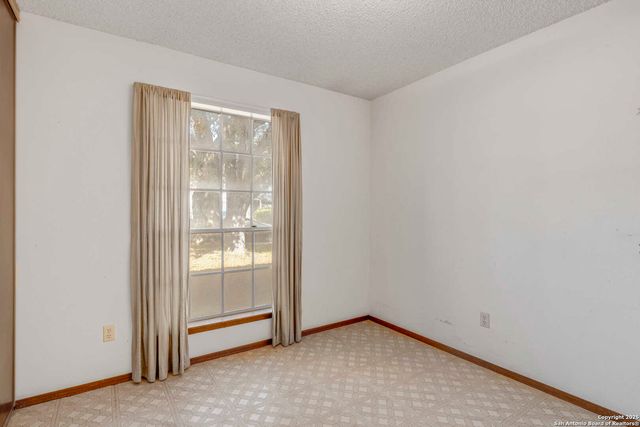 9446 Cliff Way, San Antonio, TX 78250