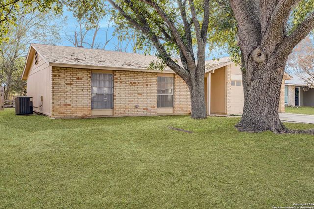 9446 Cliff Way, San Antonio, TX 78250