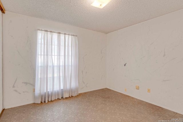 9446 Cliff Way, San Antonio, TX 78250