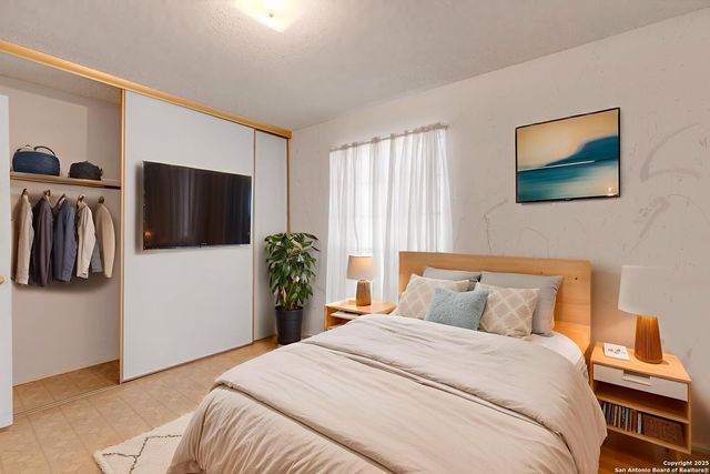 9446 Cliff Way, San Antonio, TX 78250