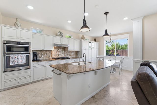 11092 E Le Conte Pass Ct, Clovis, CA 93619