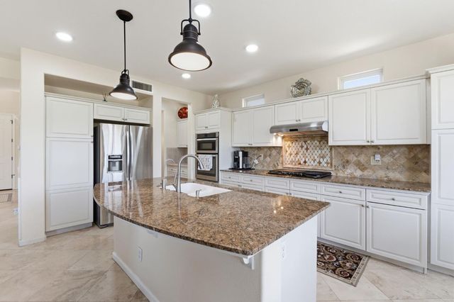 11092 E Le Conte Pass Ct, Clovis, CA 93619