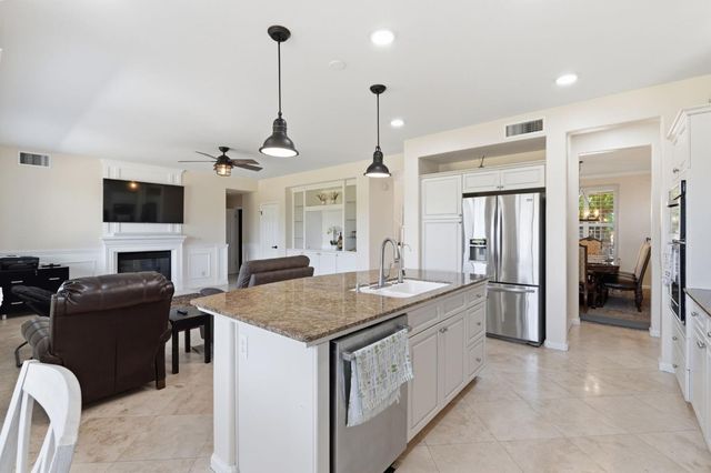 11092 E Le Conte Pass Ct, Clovis, CA 93619