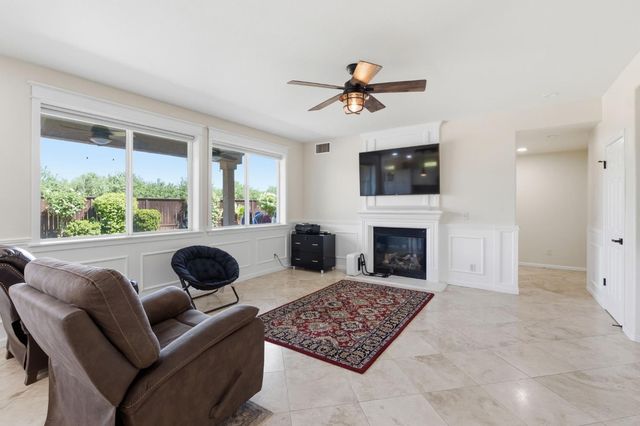 11092 E Le Conte Pass Ct, Clovis, CA 93619