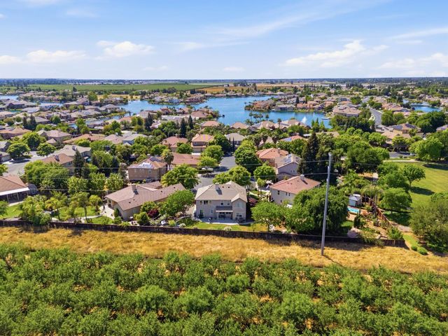 11092 E Le Conte Pass Ct, Clovis, CA 93619
