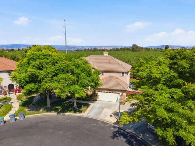11092 E Le Conte Pass Ct, Clovis, CA 93619