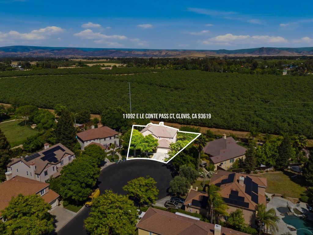 Image 1 of property listing at 11092 E Le Conte Pass Ct, Clovis, CA 93619