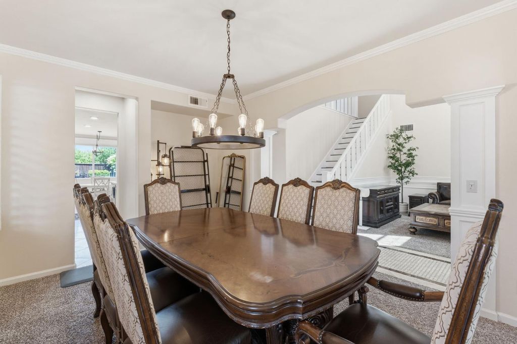 Image 13 of property listing at 11092 E Le Conte Pass Ct, Clovis, CA 93619