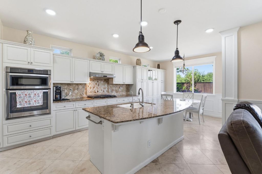Image 15 of property listing at 11092 E Le Conte Pass Ct, Clovis, CA 93619