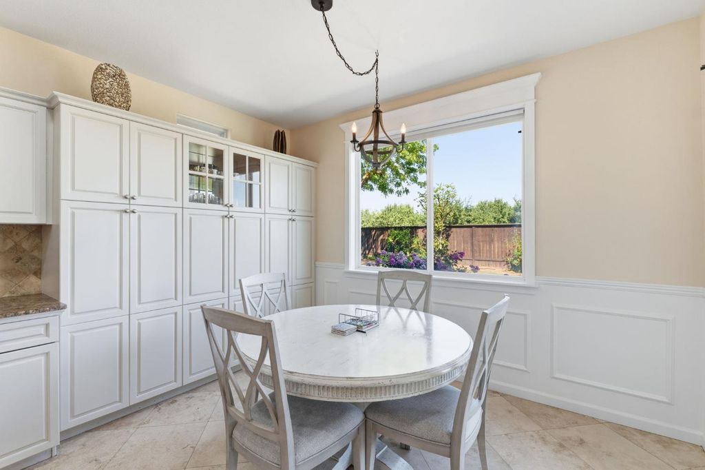 Image 20 of property listing at 11092 E Le Conte Pass Ct, Clovis, CA 93619
