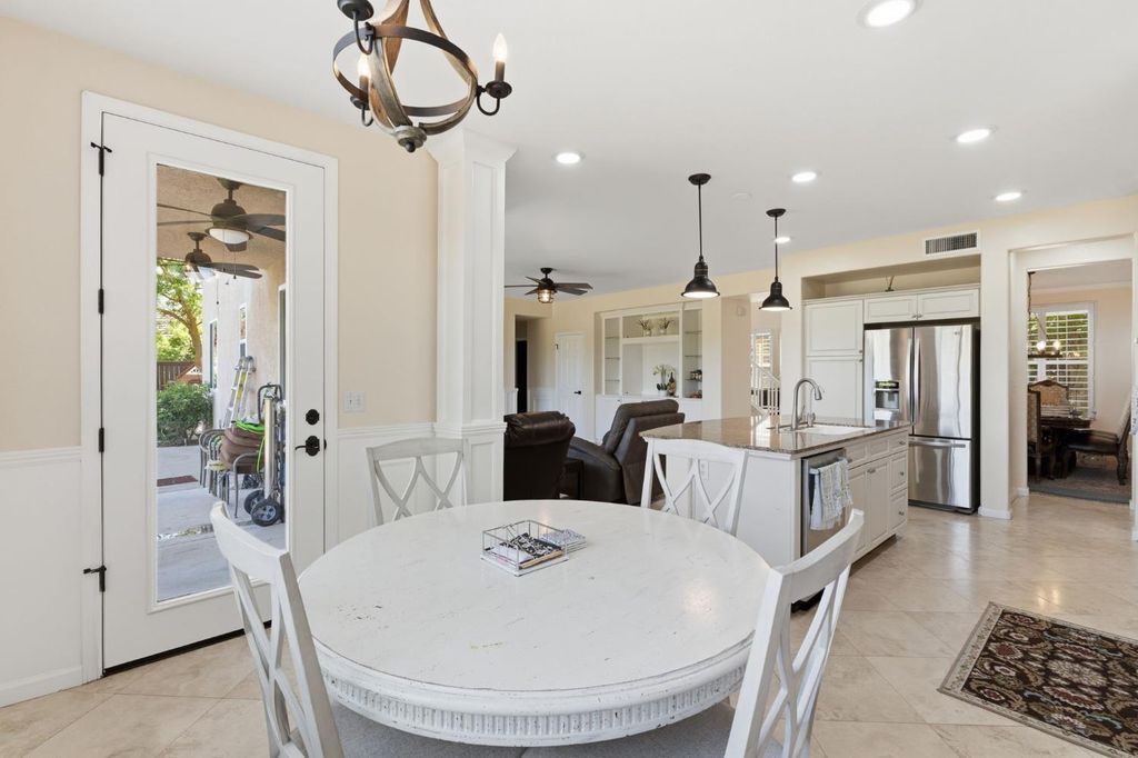 Image 22 of property listing at 11092 E Le Conte Pass Ct, Clovis, CA 93619