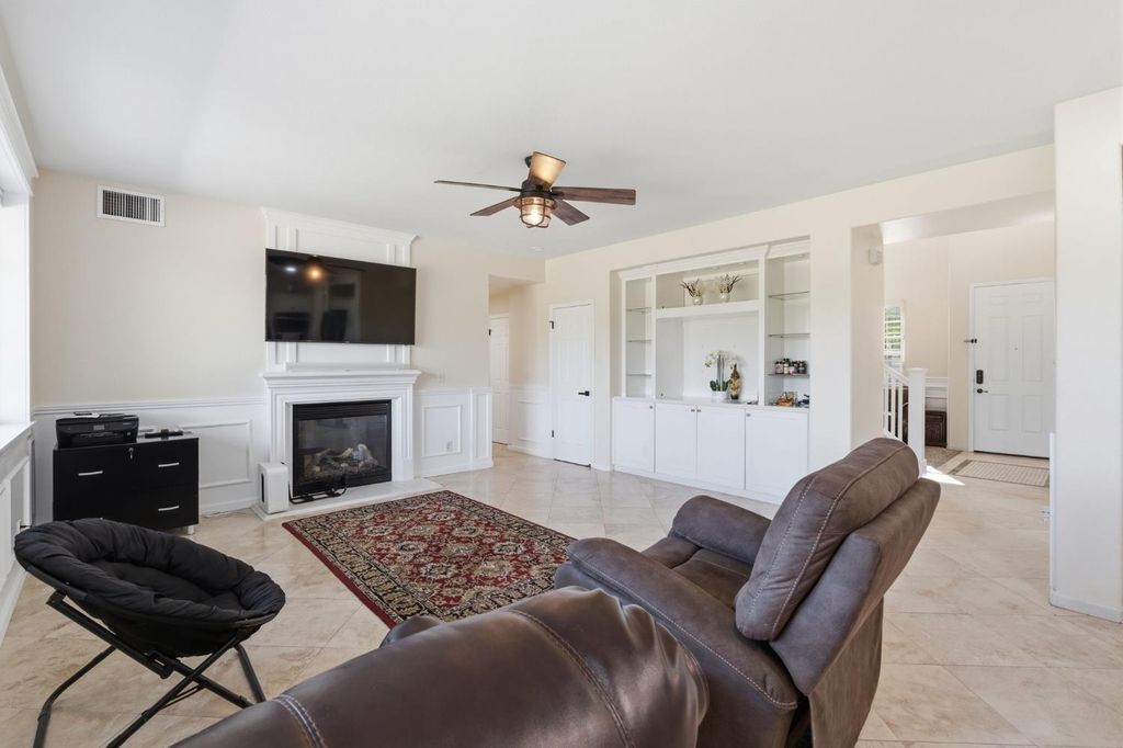 Image 24 of property listing at 11092 E Le Conte Pass Ct, Clovis, CA 93619