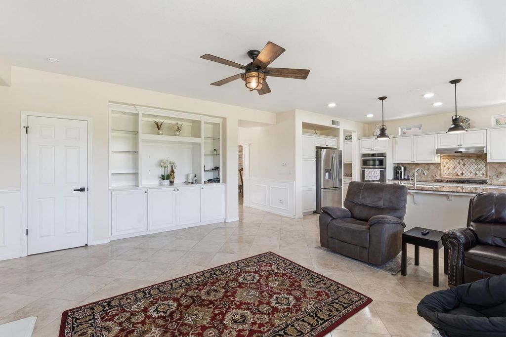 Image 26 of property listing at 11092 E Le Conte Pass Ct, Clovis, CA 93619
