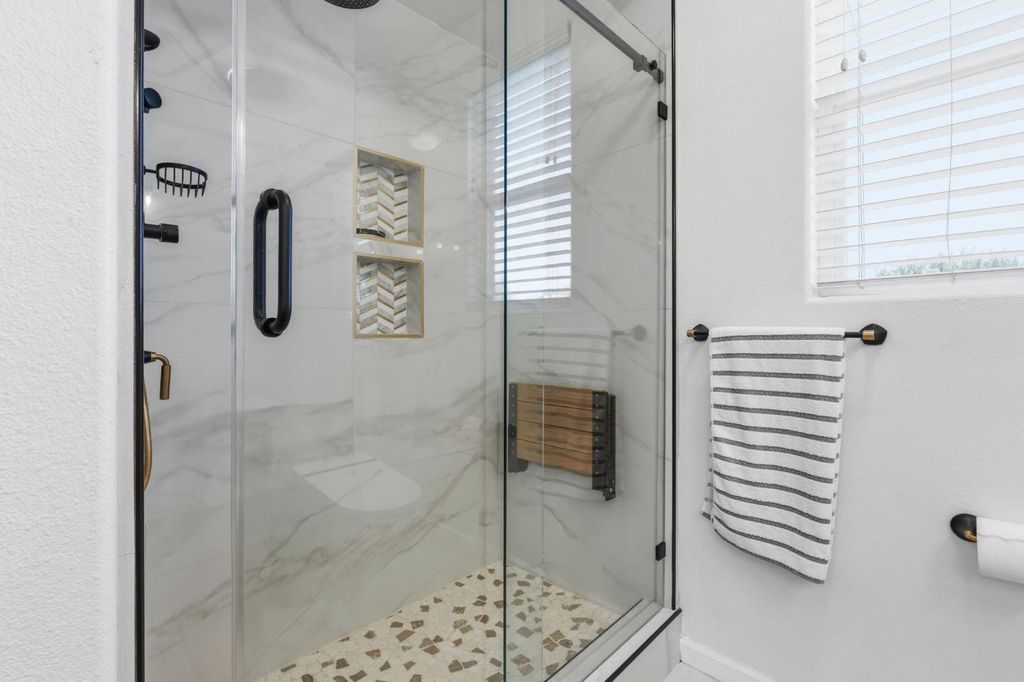 Image 29 of property listing at 11092 E Le Conte Pass Ct, Clovis, CA 93619