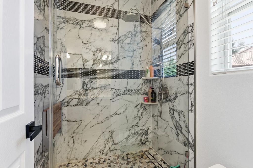 Image 33 of property listing at 11092 E Le Conte Pass Ct, Clovis, CA 93619