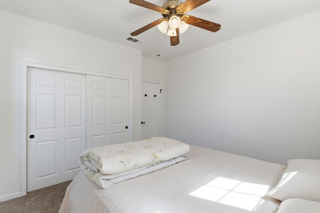 Image 37 of property listing at 11092 E Le Conte Pass Ct, Clovis, CA 93619