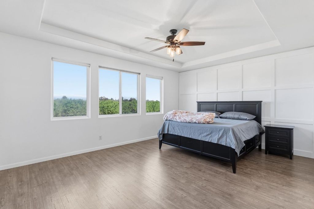 Image 38 of property listing at 11092 E Le Conte Pass Ct, Clovis, CA 93619