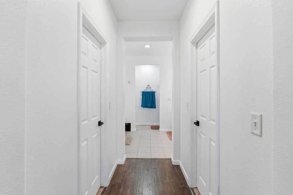 Image 40 of property listing at 11092 E Le Conte Pass Ct, Clovis, CA 93619