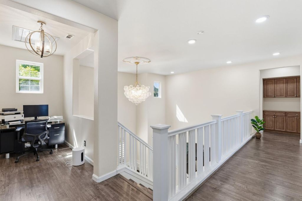 Image 46 of property listing at 11092 E Le Conte Pass Ct, Clovis, CA 93619