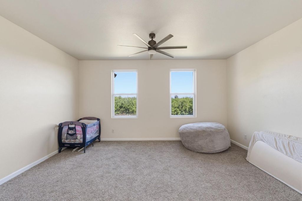 Image 50 of property listing at 11092 E Le Conte Pass Ct, Clovis, CA 93619